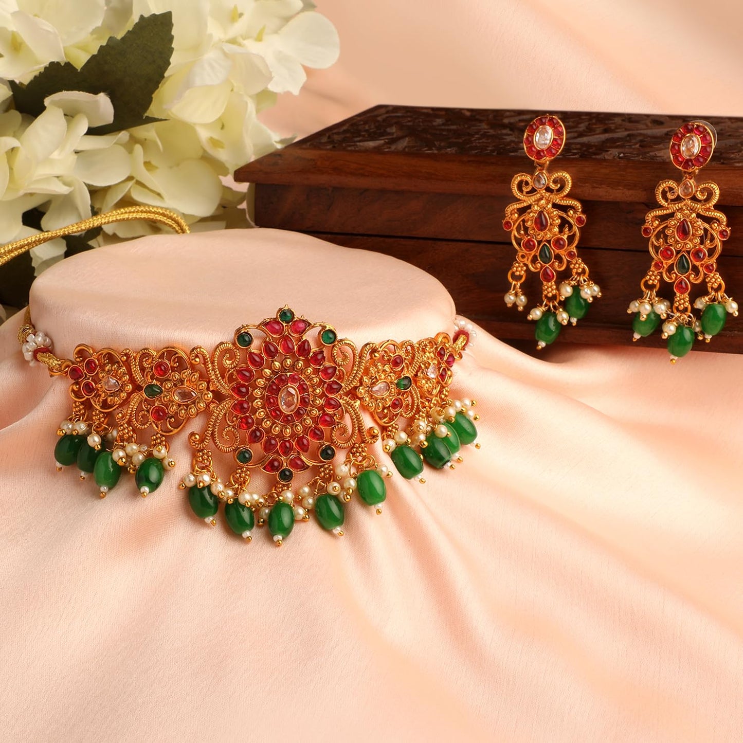 Pearl Choker Traditional