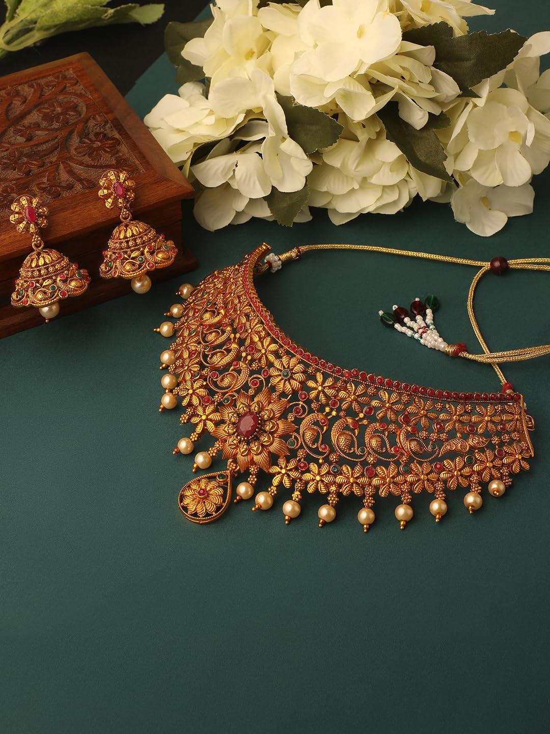 Pearl Choker Traditional